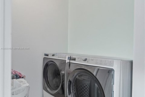 Купить кондоминиум в Майами, Флорида 2 спальни, 93.74м2, № 2146520 - фото 10