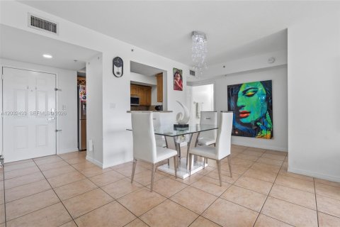 Купить кондоминиум в Майами, Флорида 2 спальни, 93.74м2, № 2146520 - фото 8