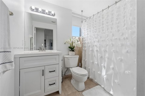 Купить кондоминиум в Майами, Флорида 2 спальни, 93.74м2, № 2146520 - фото 14