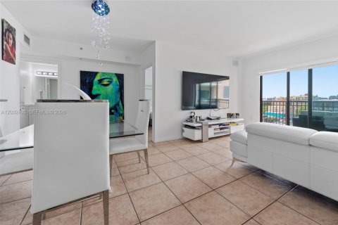 Купить кондоминиум в Майами, Флорида 2 спальни, 93.74м2, № 2146520 - фото 9