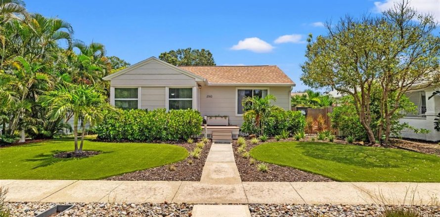House in Saint Petersburg, Florida 4 bedrooms, 133.41 sq.m. № 1875805