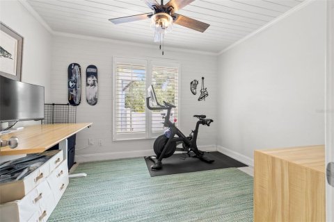 House in Saint Petersburg, Florida 4 bedrooms, 133.41 sq.m. № 1875805 - photo 23