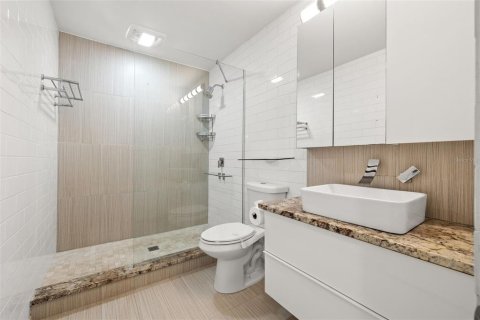 House in Saint Petersburg, Florida 4 bedrooms, 133.41 sq.m. № 1875805 - photo 19