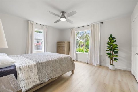House in Saint Petersburg, Florida 4 bedrooms, 133.41 sq.m. № 1875805 - photo 18
