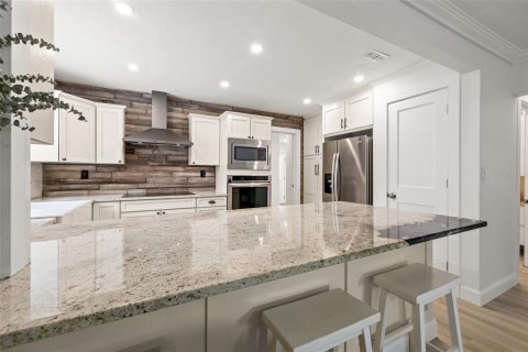 House in Saint Petersburg, Florida 4 bedrooms, 133.41 sq.m. № 1875805 - photo 16