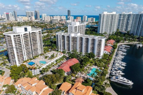 Condo in Aventura, Florida, 2 bedrooms  № 1999111 - photo 27