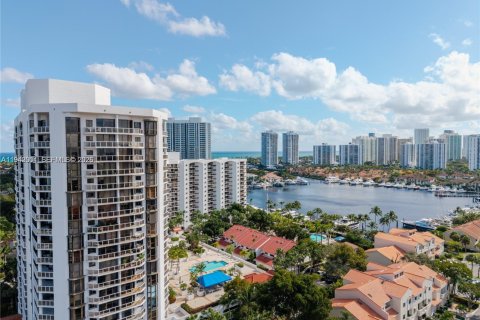 Condo in Aventura, Florida, 2 bedrooms  № 1999111 - photo 26