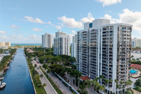Condo in Aventura, Florida, 2 bedrooms  № 1999111 - photo 28