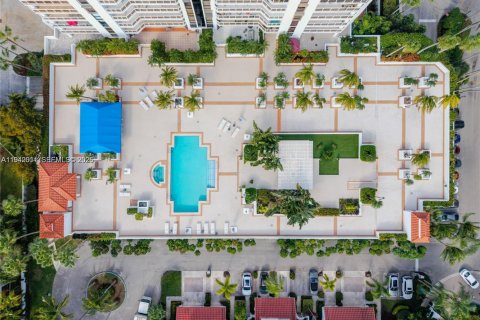 Condo in Aventura, Florida, 2 bedrooms  № 1999111 - photo 25