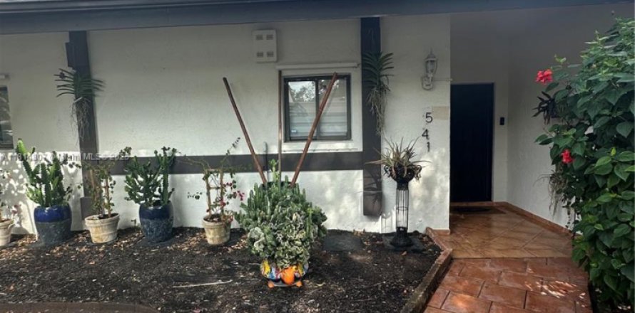 Condo in Miami, Florida, 1 bedroom № 1766500