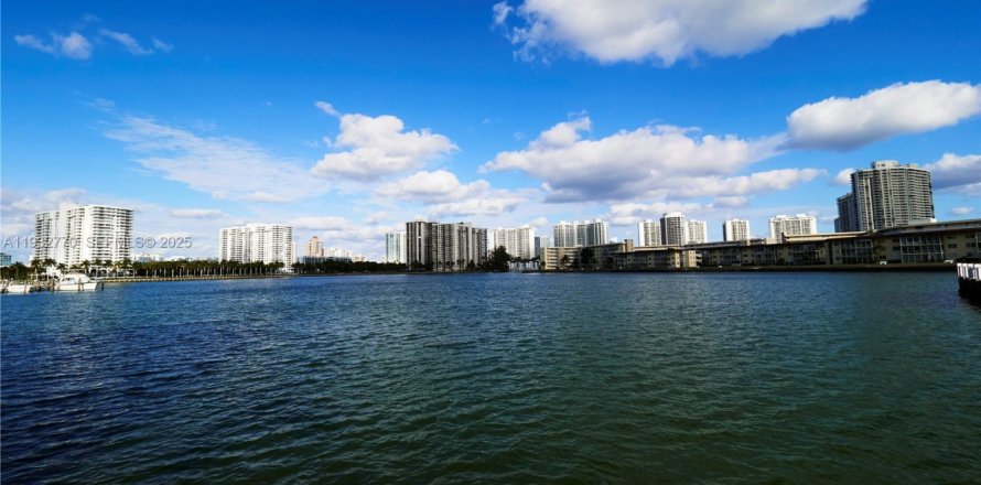 Condo in Aventura, Florida, 1 bedroom  № 1991512