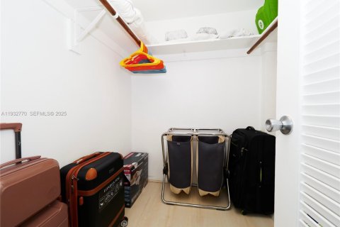 Condominio en venta en Aventura, Florida, 1 dormitorio, 71.35 m2 № 1991512 - foto 14