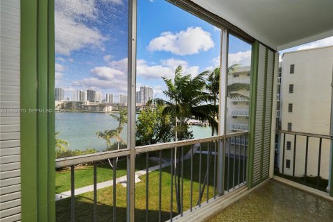 Condominio en venta en Aventura, Florida, 1 dormitorio, 71.35 m2 № 1991512 - foto 29