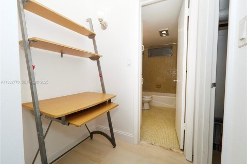 Condominio en venta en Aventura, Florida, 1 dormitorio, 71.35 m2 № 1991512 - foto 20