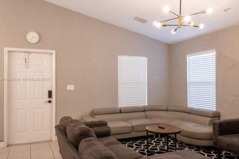 Снять в аренду виллу или дом в Майами, Флорида 3 спальни, 101.45м2, № 1991458 - фото 19