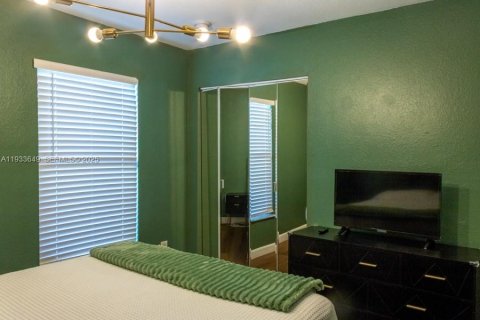 Снять в аренду виллу или дом в Майами, Флорида 3 спальни, 101.45м2, № 1991458 - фото 12