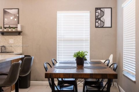 Снять в аренду виллу или дом в Майами, Флорида 3 спальни, 101.45м2, № 1991458 - фото 21