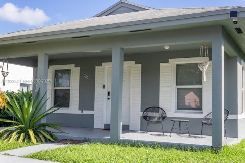 Снять в аренду виллу или дом в Майами, Флорида 3 спальни, 101.45м2, № 1991458 - фото 22