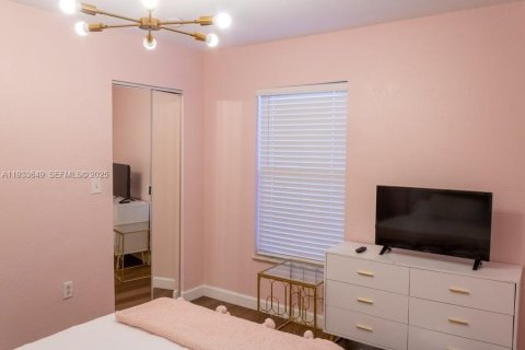 Снять в аренду виллу или дом в Майами, Флорида 3 спальни, 101.45м2, № 1991458 - фото 8