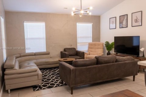 Снять в аренду виллу или дом в Майами, Флорида 3 спальни, 101.45м2, № 1991458 - фото 17