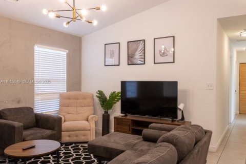 Снять в аренду виллу или дом в Майами, Флорида 3 спальни, 101.45м2, № 1991458 - фото 18