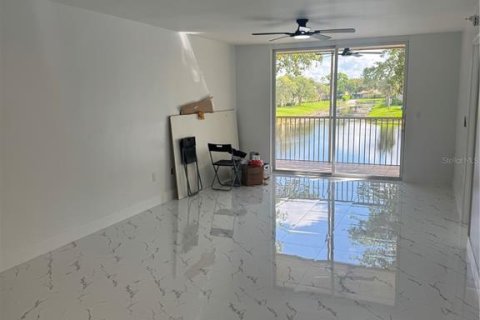 Copropriété à vendre à Tamarac, Floride: 2 chambres, 118.45 m2 № 2234374 - photo 6
