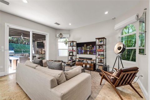 Villa ou maison à vendre à Miami, Floride: 4 chambres, 290.51 m2 № 2081432 - photo 25