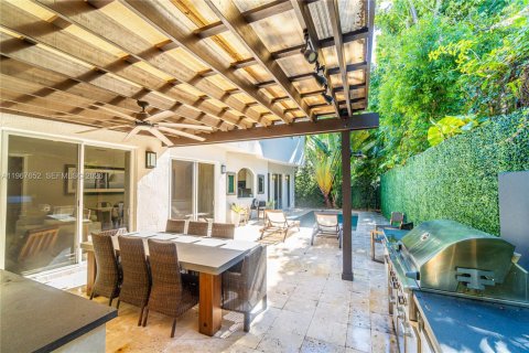 Villa ou maison à vendre à Miami, Floride: 4 chambres, 290.51 m2 № 2081432 - photo 8