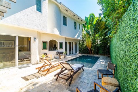 Villa ou maison à vendre à Miami, Floride: 4 chambres, 290.51 m2 № 2081432 - photo 2