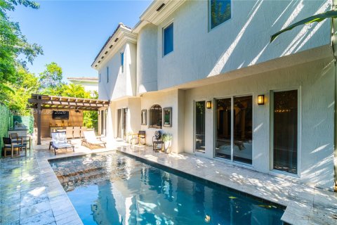 Villa ou maison à vendre à Miami, Floride: 4 chambres, 290.51 m2 № 2081432 - photo 3