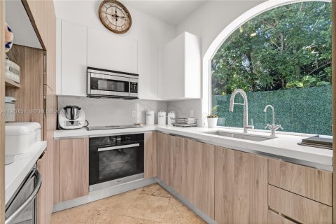 Villa ou maison à vendre à Miami, Floride: 4 chambres, 290.51 m2 № 2081432 - photo 22