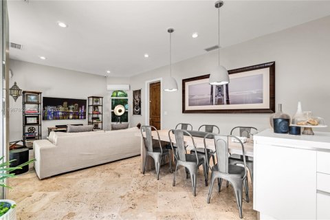 Villa ou maison à vendre à Miami, Floride: 4 chambres, 290.51 m2 № 2081432 - photo 24