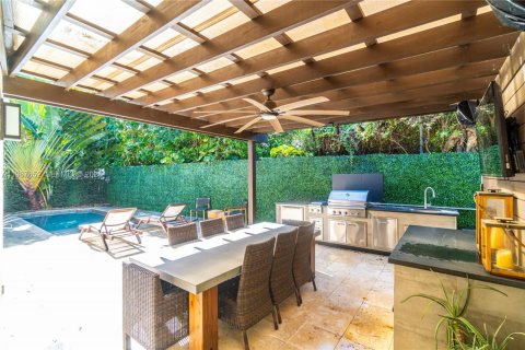 Villa ou maison à vendre à Miami, Floride: 4 chambres, 290.51 m2 № 2081432 - photo 9