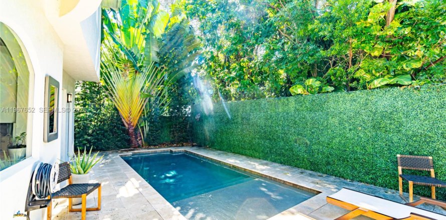 Villa ou maison à Miami, Floride 4 chambres, 290.51 m2 № 2081432