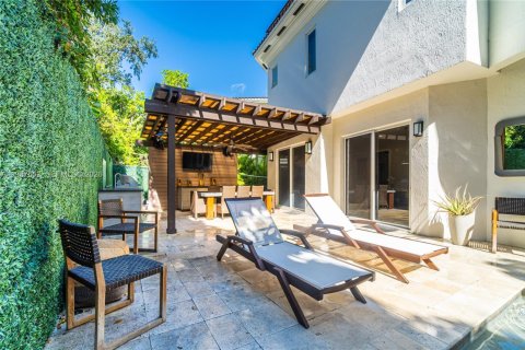 Villa ou maison à vendre à Miami, Floride: 4 chambres, 290.51 m2 № 2081432 - photo 6