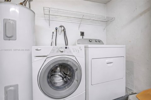 Villa ou maison à vendre à Pembroke Pines, Floride: 3 chambres, 118.73 m2 № 2066216 - photo 21