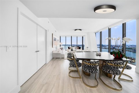 Condominio en alquiler en Miami, Florida, 4 dormitorios, 306.39 m2 № 1997257 - foto 17