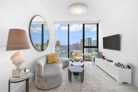 Condominio en alquiler en Miami, Florida, 4 dormitorios, 306.39 m2 № 1997257 - foto 4