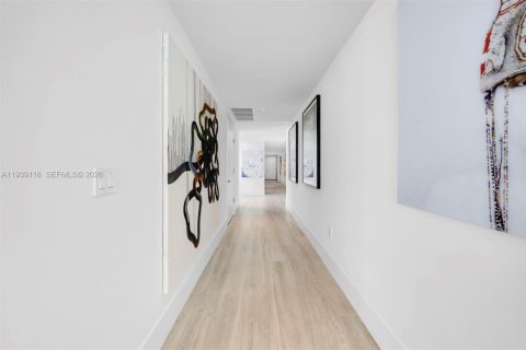 Condominio en alquiler en Miami, Florida, 4 dormitorios, 306.39 m2 № 1997257 - foto 30