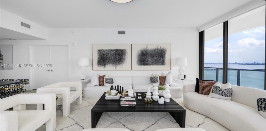 Condominio en Miami, Florida, 4 dormitorios № 1997257