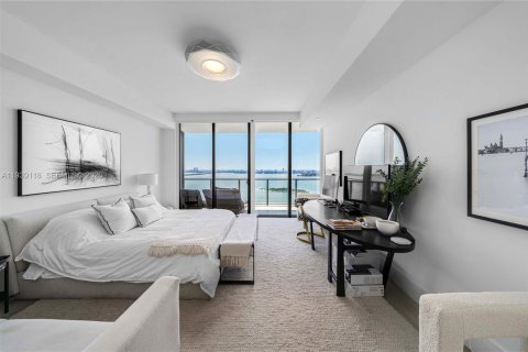 Condominio en alquiler en Miami, Florida, 4 dormitorios, 306.39 m2 № 1997257 - foto 21