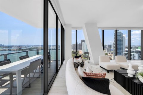 Condominio en alquiler en Miami, Florida, 4 dormitorios, 306.39 m2 № 1997257 - foto 13