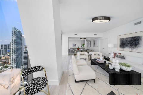 Condominio en alquiler en Miami, Florida, 4 dormitorios, 306.39 m2 № 1997257 - foto 11