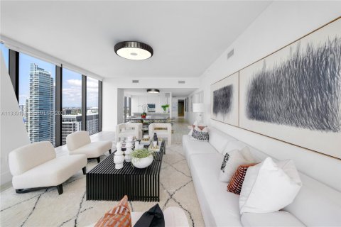 Condominio en alquiler en Miami, Florida, 4 dormitorios, 306.39 m2 № 1997257 - foto 10