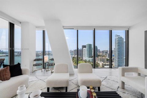 Condominio en alquiler en Miami, Florida, 4 dormitorios, 306.39 m2 № 1997257 - foto 14