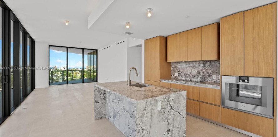 Condominio en Miami Beach, Florida, 2 dormitorios  № 1958942