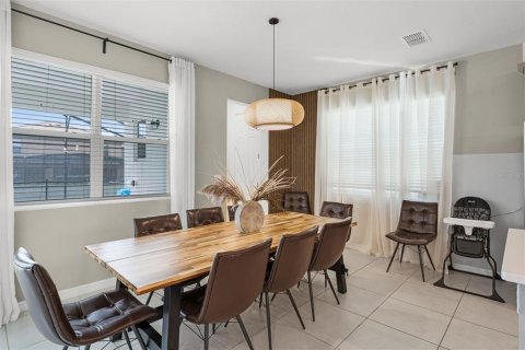 Casa en venta en Kissimmee, Florida, 6 dormitorios, 277.5 m2 № 1807967 - foto 5