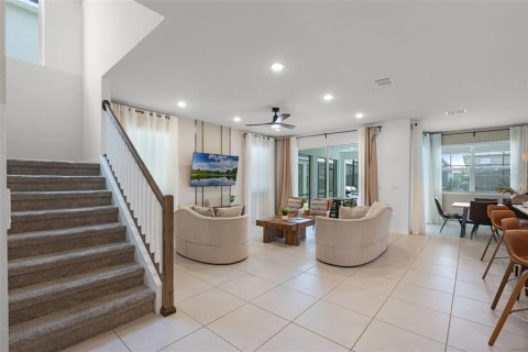 Casa en venta en Kissimmee, Florida, 6 dormitorios, 277.5 m2 № 1807967 - foto 3