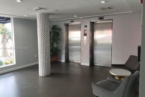 Condo in Miami Beach, Florida, 2 bedrooms  № 2067639 - photo 4