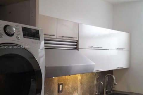 Condo in Miami Beach, Florida, 2 bedrooms  № 2067639 - photo 14